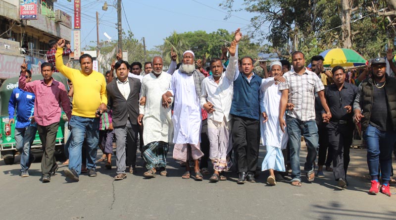 বড়লেখায় নেতাকর্মীদের নিয়ে আন্দোলনে সোয়েব