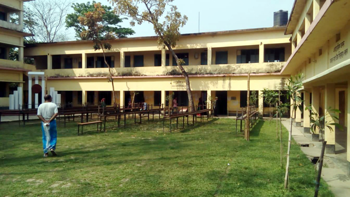 ভোট কেন্দ্রের হালচাল: আজাদ বখত স্কুল এন্ড কলেজ  কেন্দ্র