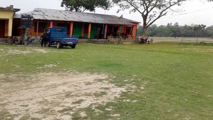ভোট কেন্দ্রের হালচাল: সাথিয়া সরকারি প্রাথমিক বিদ্যালয়