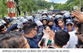 মৌলভীবাজার থেকে হবিগঞ্জ যাবার পথে শ্রীমঙ্গলে এনসিপি নেতাদের গাড়ি বহরে  পুলিশি বাঁধা
