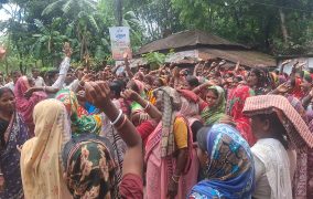 মৌলভীবাজারে চা-শ্রমিক ইউনিয়ন নির্বাচন ও দৈনিক ৫০০ টাকা মজুরির দাবিতে সমাবেশ ও বিক্ষোভ