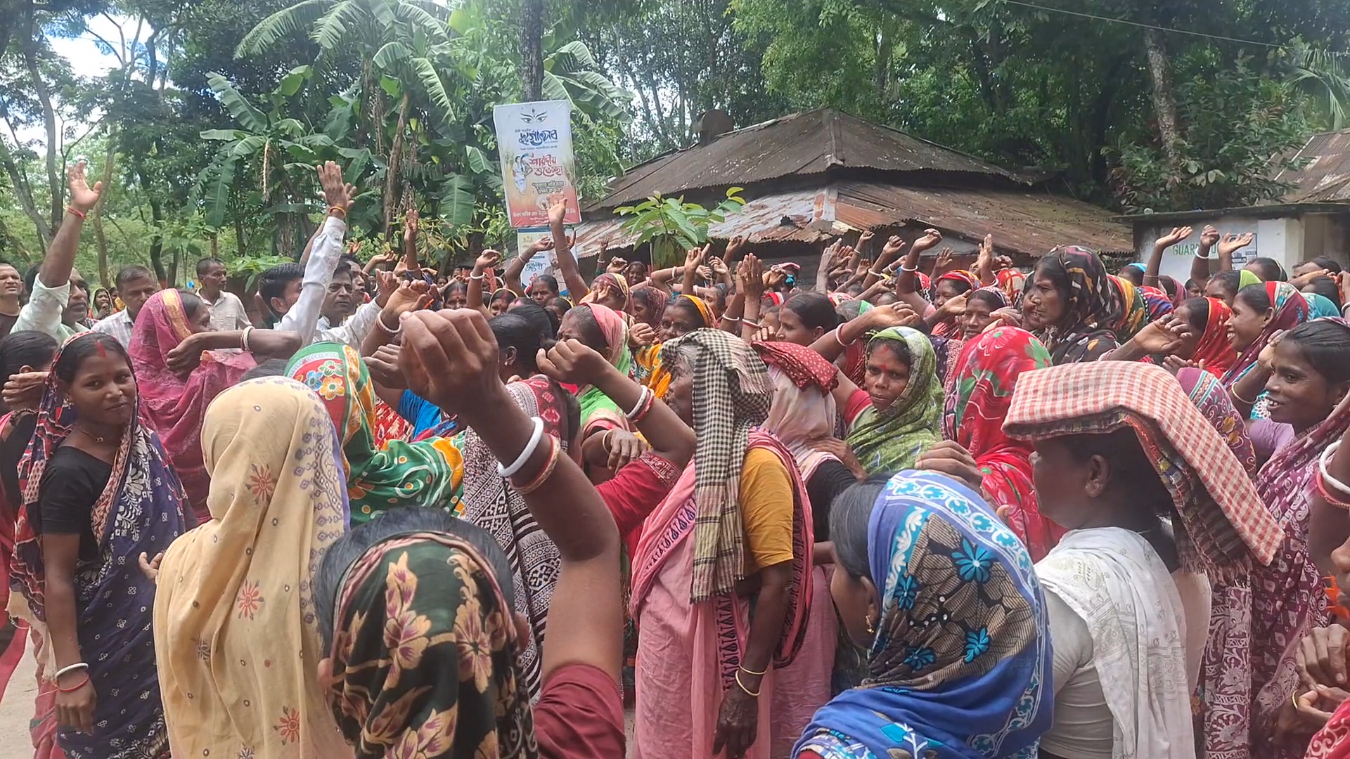 মৌলভীবাজারে চা-শ্রমিক ইউনিয়ন নির্বাচন ও দৈনিক ৫০০ টাকা মজুরির দাবিতে সমাবেশ ও বিক্ষোভ