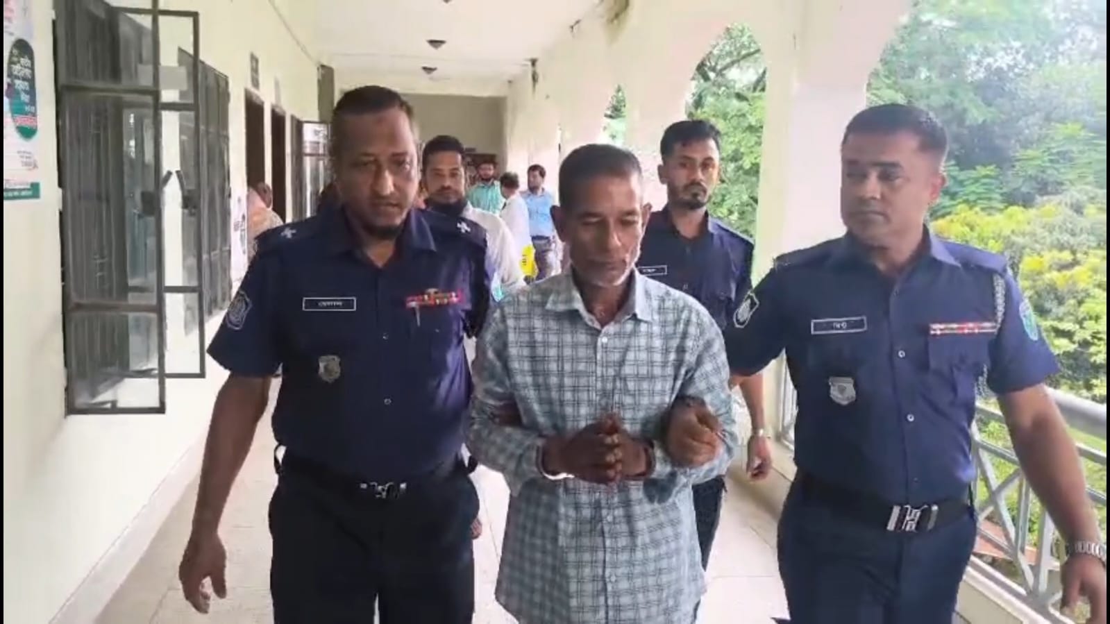 প্রতিবেশীকে ফাঁসাতে নিজের মেয়েকে খু/ন, বাবার মৃ/ত্যু/দ/ণ্ড