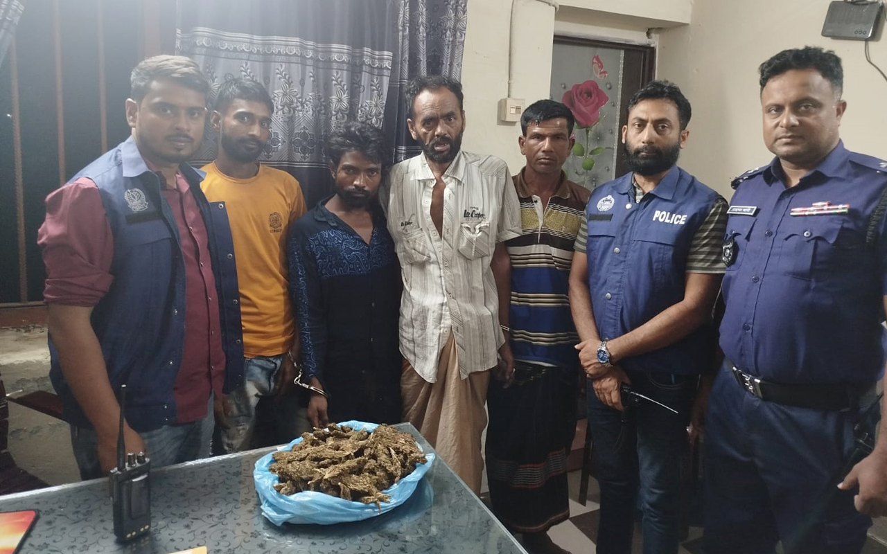 শেরপুর ফাঁড়ি পুলিশের অভিযানে ১ কেজি গাঁজাসহ আটক ৪