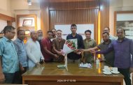 জেলা পরিষদ প্রশাসককে ব্যবসায়ীদের সংবর্ধনা