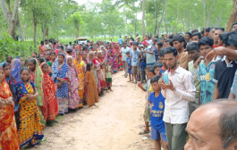 দেওছড়া চা বাগানে পাতা চুরি ঠেকাতে গিয়ে হামলায় পাহারাদার আহত, শ্রমিকদের বিক্ষোভ