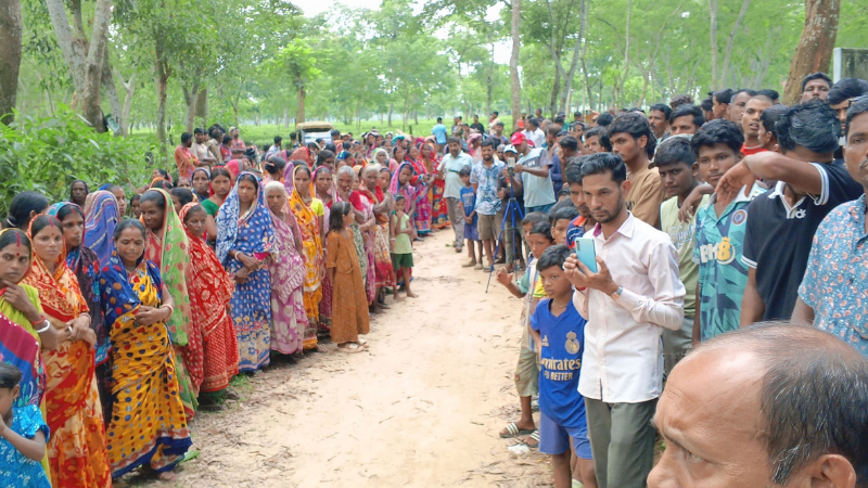 দেওছড়া চা বাগানে পাতা চুরি ঠেকাতে গিয়ে হামলায় পাহারাদার আহত, শ্রমিকদের বিক্ষোভ