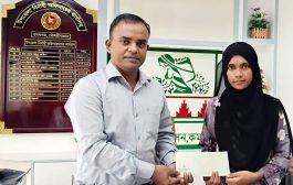 দারিদ্র্য জয় করে জিপিএ-৫, রেশমির উচ্চশিক্ষার পথে ইউএনওর সহায়তা