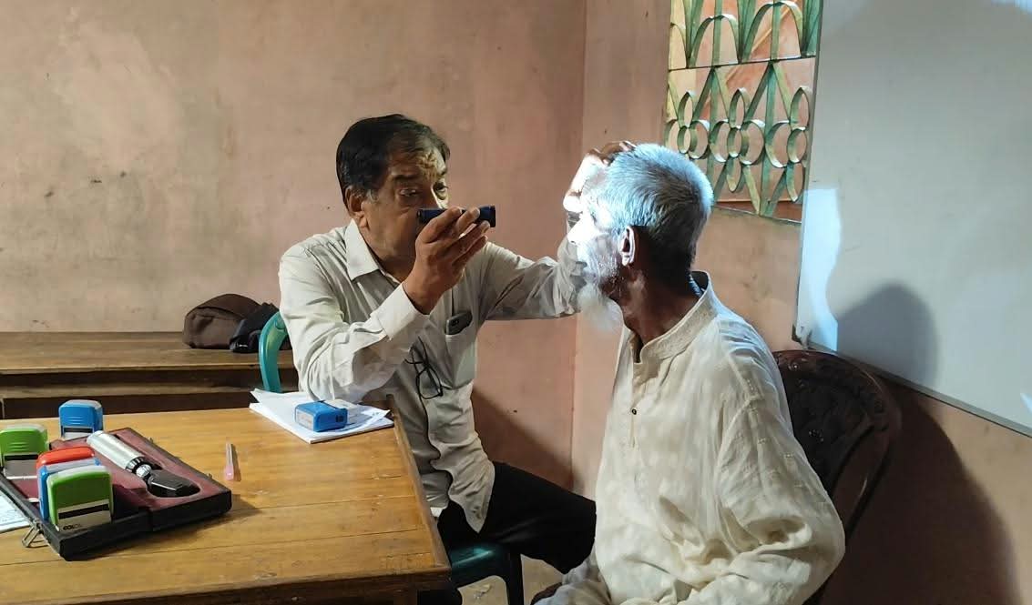 বড়লেখার শাহবাজপুরে ফ্রি চক্ষু শিবির, চিকিৎসা পেলেন তিন শতাধিক চক্ষুরোগী
