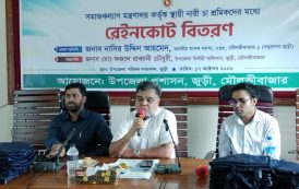 জুড়ীতে ৩ চা বাগানের ৬০০ নারী শ্রমিক রেইনকোট