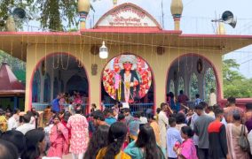 পাঁচগাঁওয়ে তিনশ বছরের ঐতিহ্য; লাল বর্ণে পূজিত হন দেবী দুর্গা