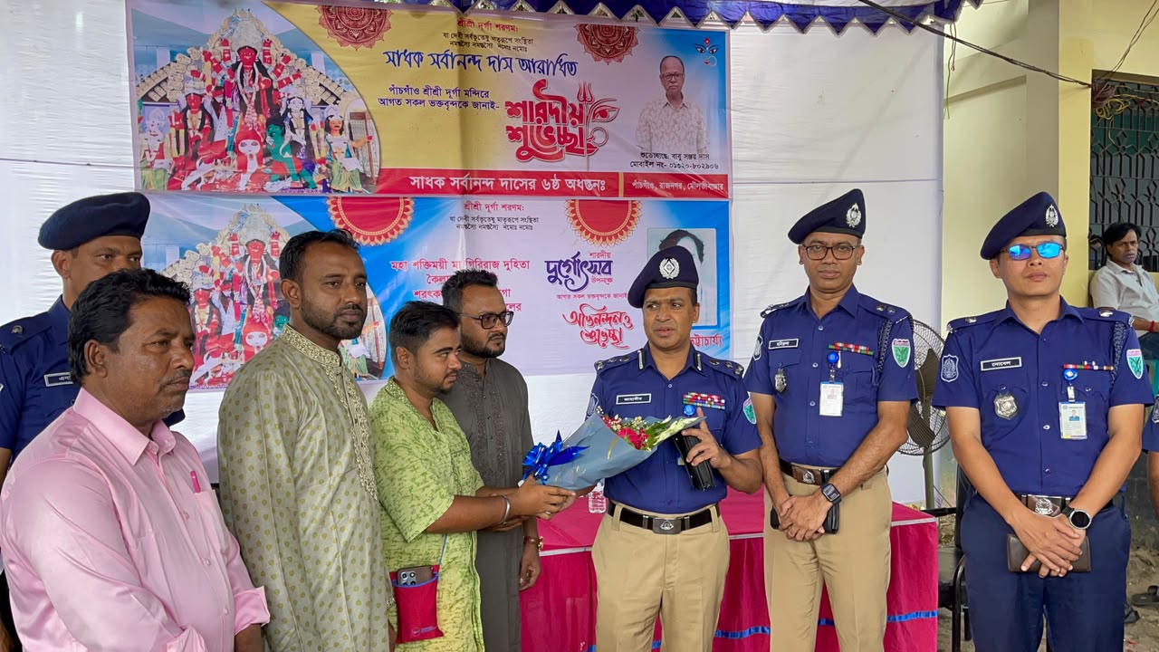 পাঁচগাঁওয়ের মন্দির পরিদর্শনে সিলেট রেঞ্জের ডিআইজি