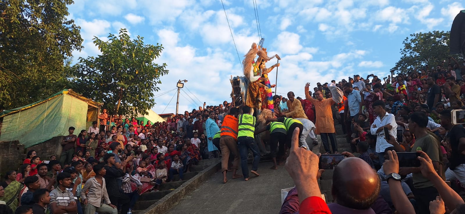 মৌলভীবাজারে ১,০২২ মণ্ডপে বিশৃঙ্খলা ছাড়া শান্তিপূর্ণভাবে প্রতিমা বিসর্জনে শেষ হলো দুর্গোৎসব।